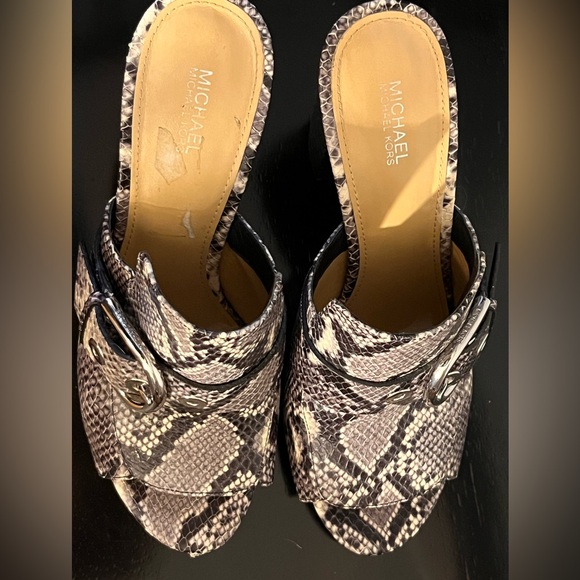 Michael Kors Snakeskin 4" Mules Size 8 & 1/2 - Picture 5 of 7
